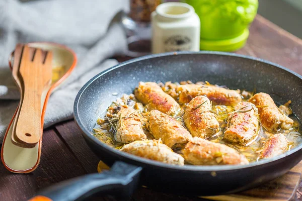 Zelfgemaakte vlees in een koekenpan — Stockfoto