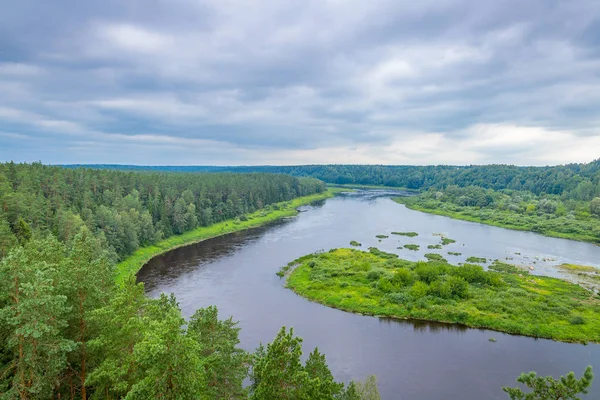 Vackra Daugava-floden på sommardag — Stockfoto