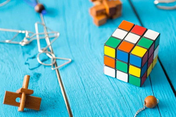 Rubiks κύβους σε φόντο — Φωτογραφία Αρχείου