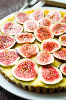 Ev yapımı lezzetli incir pastası