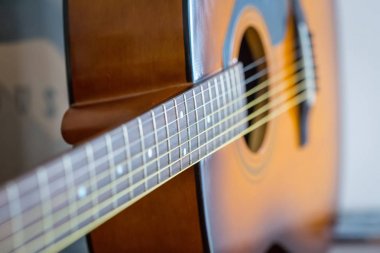 Akustik gitar görünümünü kapat