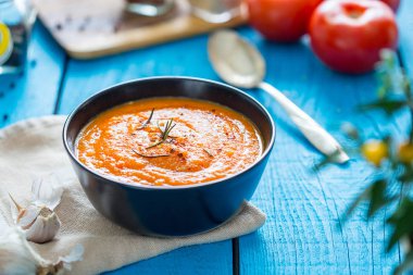 Ev yapımı Paleo domates çorbası