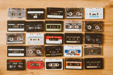 Riga - 10 Ekim, 2016: Retro ses kasetleri, topluluğu en iyi görünümü