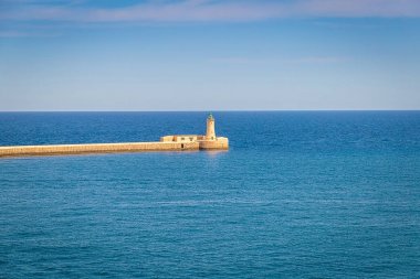 Deniz feneri ile doğa arka plan