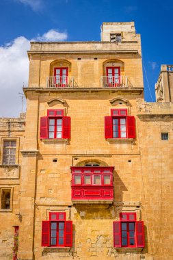 House geleneksel kırmızı Balkonlu 