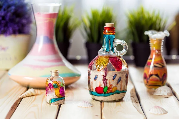 Botellas decorativas de vidrio con arena coloreada — Foto de Stock