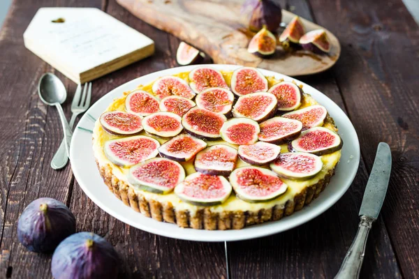 Домашний торт Tasty Figs — стоковое фото