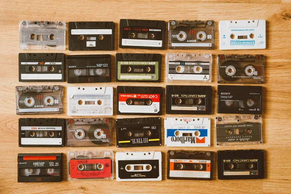 Riga - 10 Ekim, 2016: Retro ses kasetleri, topluluğu en iyi görünümü