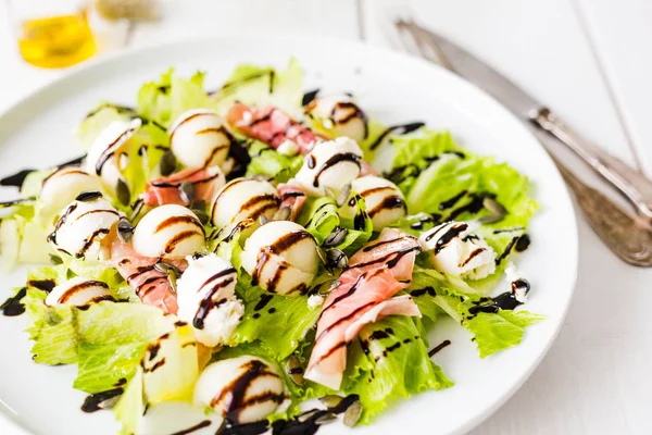 Insalata con prosciutto — Foto Stock