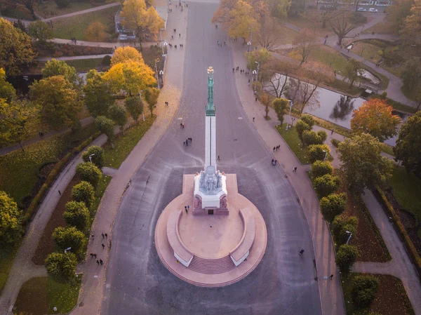 Özgürlük Milda Riga'da heykeli — Stok fotoğraf