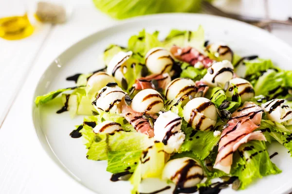 Insalata con prosciutto — Foto Stock