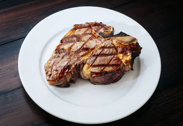 Deliciosa carne grelhada grande — Fotografia de Stock