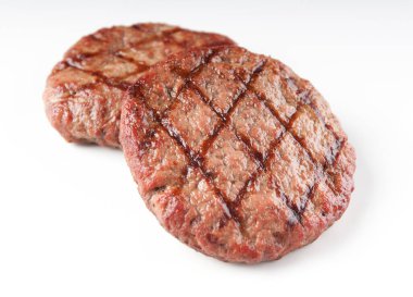 Grafik tasarımı için beyaz arka planda ızgara sığır burger.