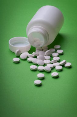 Tıbbi uygulamalarda, broşürlerde, sunumlarda ve yayınlarda grafik tasarımında kullanılacak renk haplarının arka planı. pembe renk