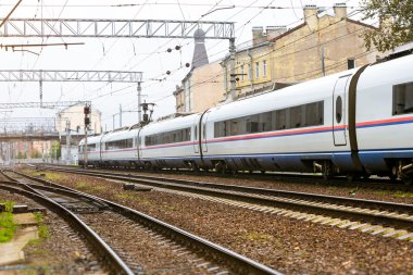 Yüksek hızlı elektrikli tren Sapsan