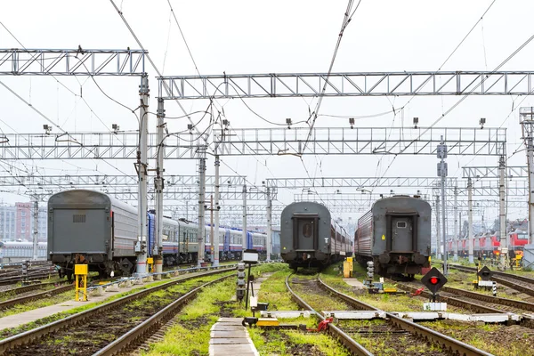 Ferroviários em trilhos ferroviários, Rússia — Fotografia de Stock