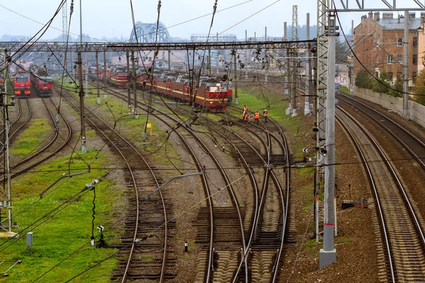 Locomotivas RZD em trilhos ferroviários, ferrovias russas — Fotografia de Stock