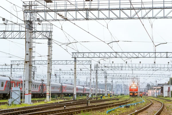 鉄道線路上のロコモティフ、ロシア — ストック写真