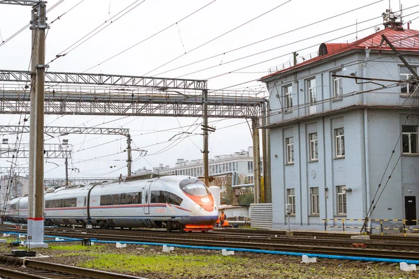 High-speed hybrid-electric train Sapsan — ストック写真