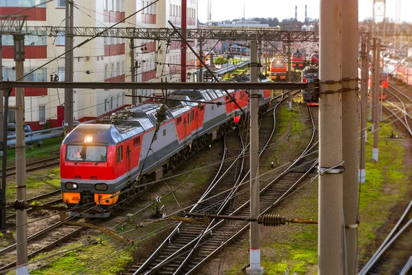 Locomotivas em trilhos ferroviários, Rússia — Fotografia de Stock