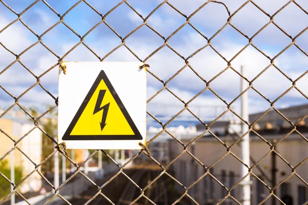 Uyarı yüksek gerilim sembolü