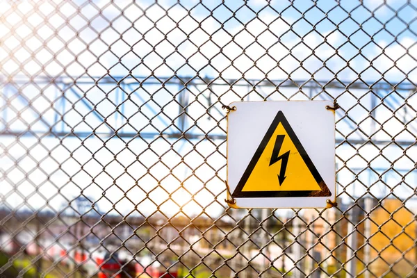 Uyarı yüksek gerilim sembolü