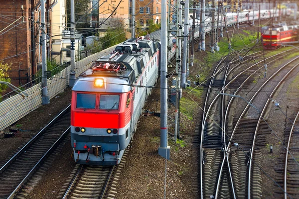 Locomotivas em trilhos ferroviários, Rússia — Fotografia de Stock
