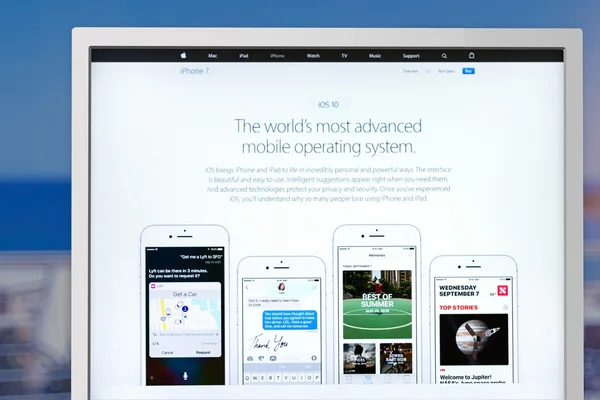 Iphone 7 mit ios 10 auf Apple-Seite — Stockfoto