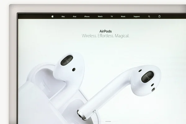 Наушники Apple AirPods — стоковое фото