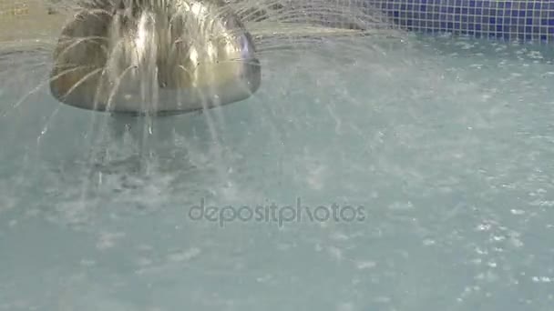 Wodny masaż, fontanna w kiddie basen — Wideo stockowe