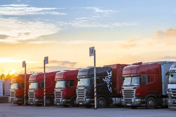 Scania ağır kamyon römork ile