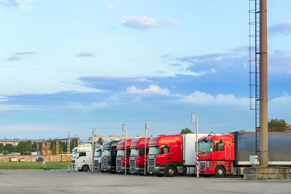 Camiones pesados con remolques — Foto de Stock