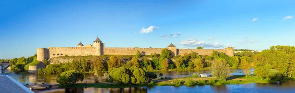 Ивангородская средневековая крепость, Россия — стоковое фото