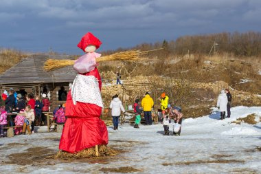 Saman korkuluk, yazmadan önce Shrovetide