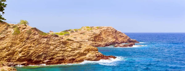 Waves break on rocky shore. Bali, Crete — Stock Photo, Image