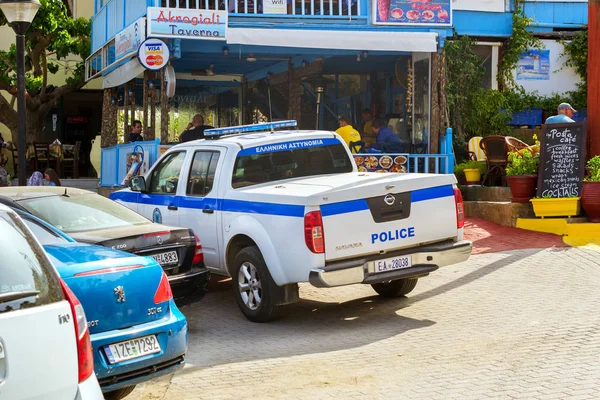Camionnette de police Nissan Navara garée à Bali, Crète — Photo