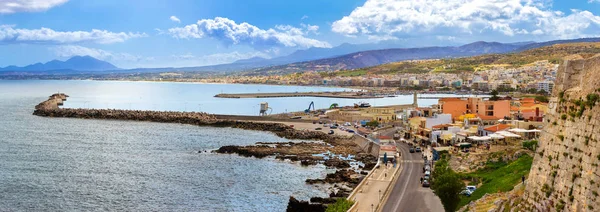 Embankment in resort Rethymno, Creta, Grecia —  Fotos de Stock