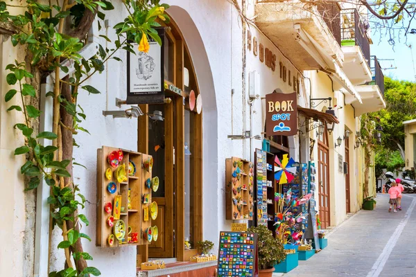 Tiendas de souvenirs turísticos. Rethymno, Creta, Grecia — Foto de Stock