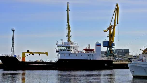 Situational ship Buran. lake Onega in Petrozavodsk — Stock Video