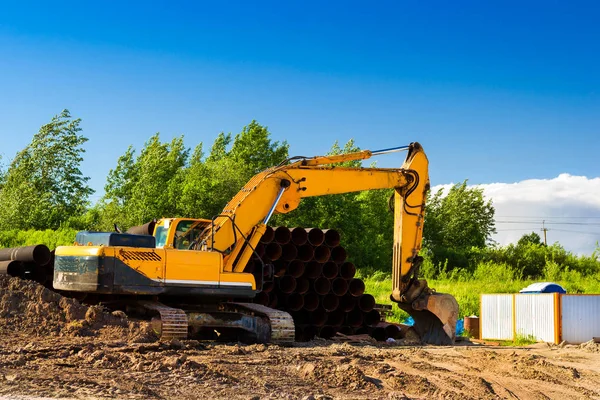 Excavación de excavadoras en la construcción de carreteras de alta velocidad —  Fotos de Stock