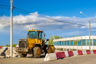 Buldozer kova inşaat yüksek hızlı yol ile