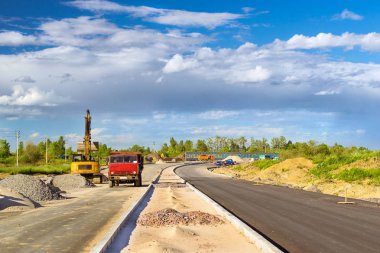 Kamyon, inşaat yan yol yol Ekskavatör yükler