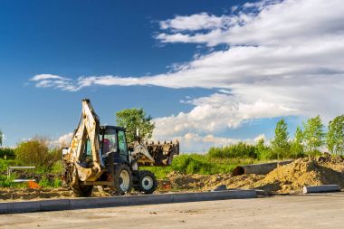 Traktör kazı çalışmaları, inşaat hız yol
