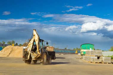 Traktör kazı çalışmaları, inşaat hız yol