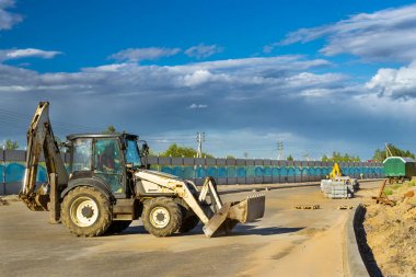 Traktör kazı çalışmaları, inşaat hız yol