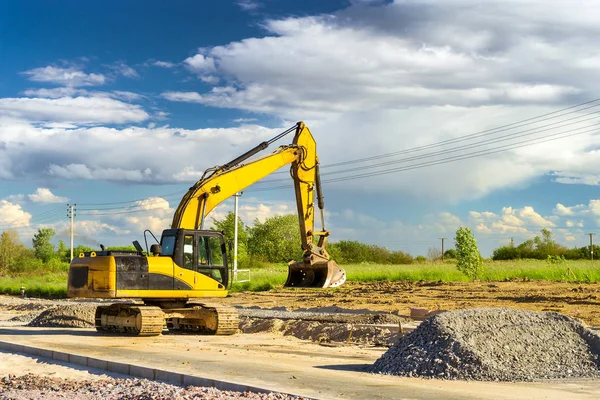Excavación de excavadoras en la construcción de carreteras de alta velocidad —  Fotos de Stock