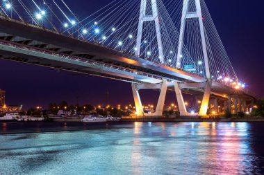 Büyük Obukhovsky Askılı köprü, Neva Nehri