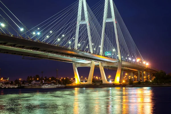 Büyük Obukhovsky Askılı köprü, Neva Nehri