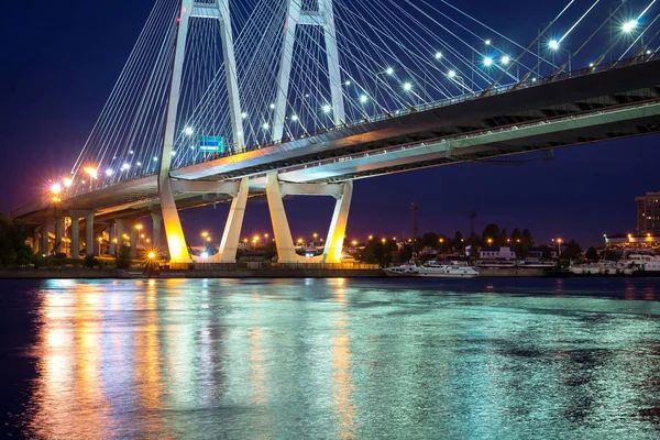Большой Обуховский канатный мост, Нева — стоковое фото