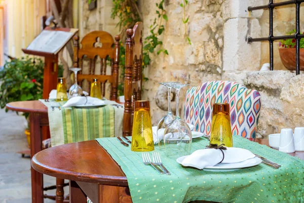 Restoran, Rethymno, Crete Yunanistan tablosunda servis